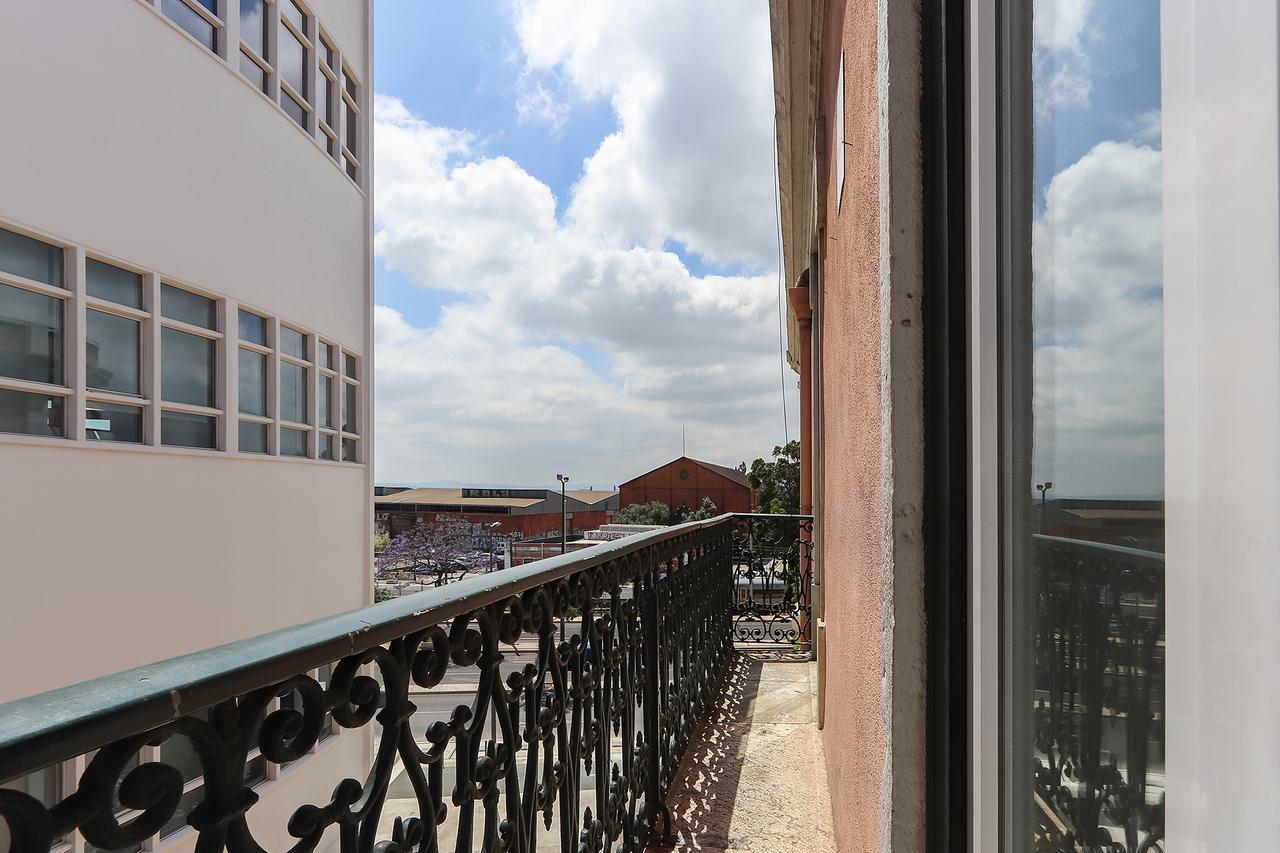 Kab+1 Hostel Lisbon Bagian luar foto
